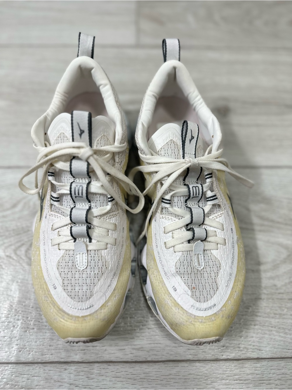 Mizuno Women's White and Cream Athletic Running Shoes